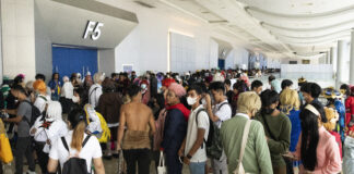 DISPATCHES: Let’s Stop Comparing, We Should Consider Talking Huge number of crowds outside the event halls of SMX Convention Center - Manila waiting to enter the Cosplay Carnival 2023 event last 02 April 2023. (Photo by Red Mendoza / Anime Pilipinas)